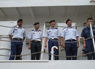 こじま船上のマレーシア海上法令執行庁職員