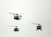 ヘリコプター編隊飛行訓練を見学
