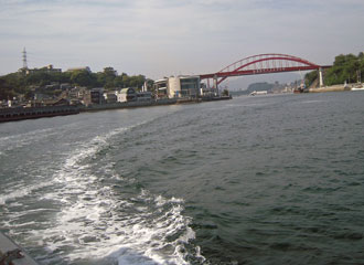 Passing the narrow strait “Ondo no Seto”